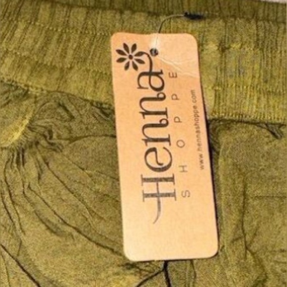Henna store Green Wide-Leg Ruffle Split Skirt Pants Elastic Waistband O/S - Picture 15 of 16